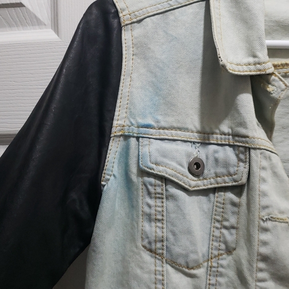 UO jean jacket - Picture 3 of 4